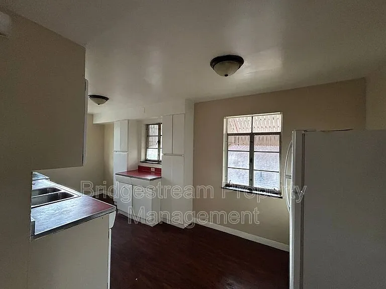 960 Sherwood Dr #B — Photo 4