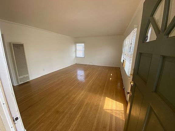 3rd image of 30 Bennett Ave #30