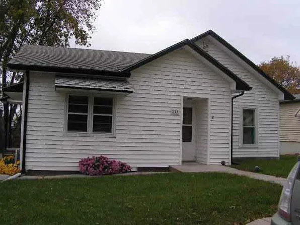 209 Oak St, Louisville, NE 68037