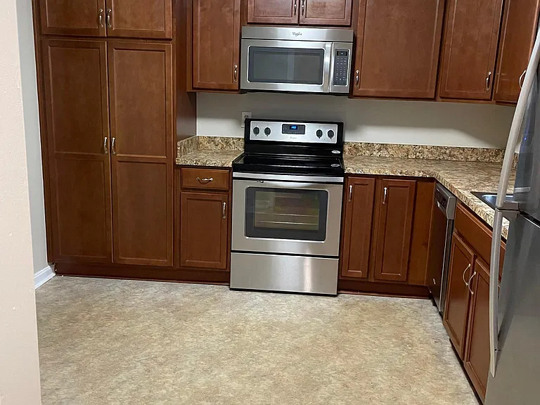 398 Deputy Ln #B — Photo 3