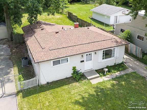 2nd image of 820 Woolsey Dr SW