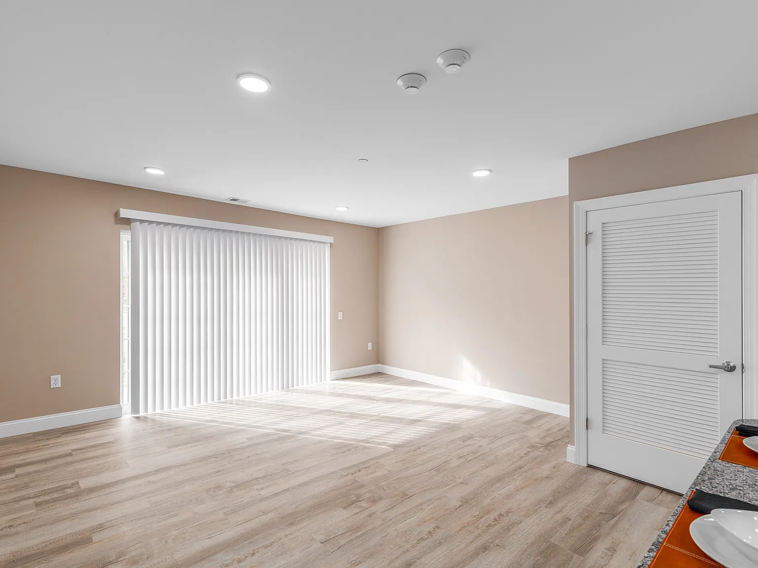 French Park Apartments — Photo 4