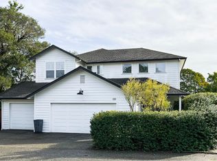 120 Eichten Ln, Penngrove, CA 94951