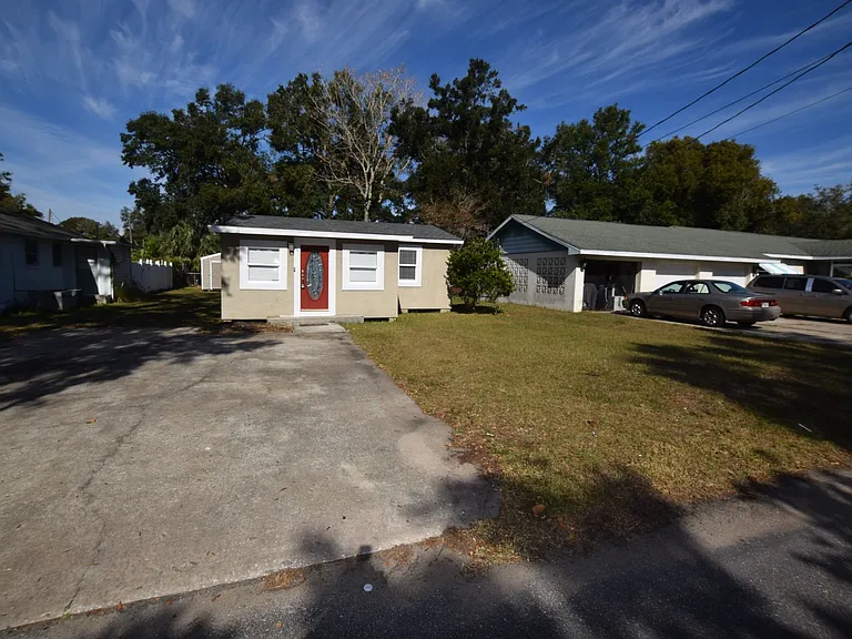 317 E Barnes Ave — Photo 1