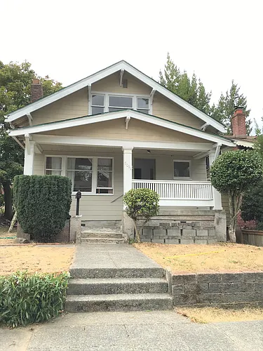5011 8th Ave NE Photo 1