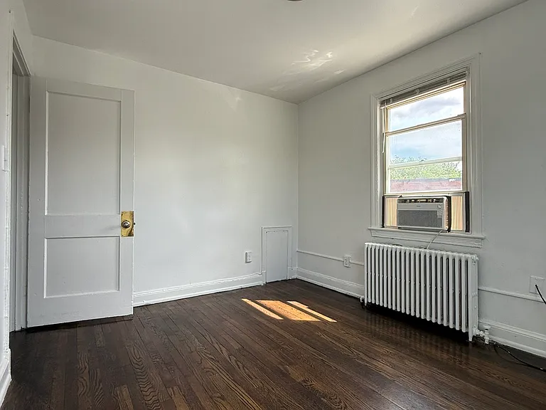 2425 E St NE #4 — Photo 10