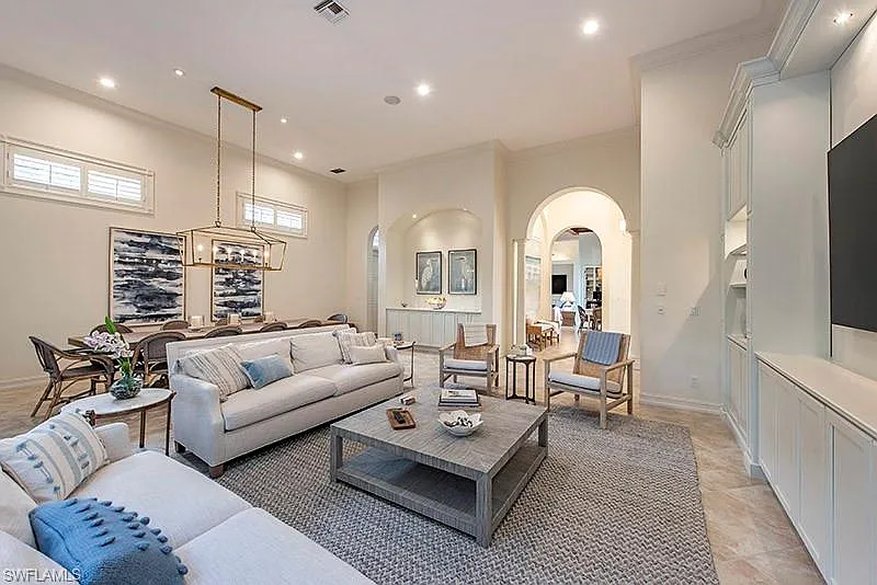 4 bed, 4.5 bath, 4534 sqft, $20,000 — Photo 4