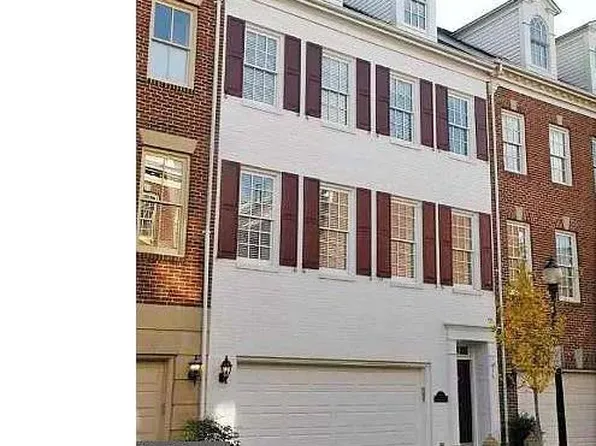 18 Alexander St, Alexandria, VA 22314