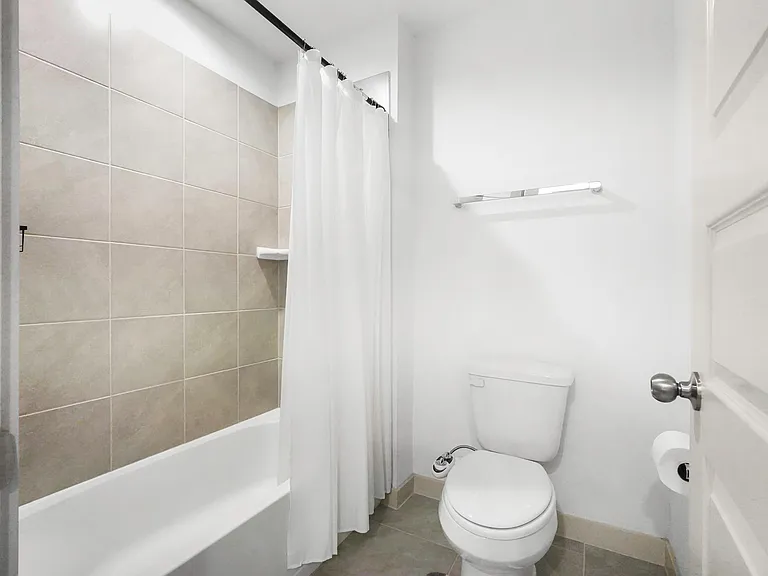1126 Hyde Lake Ln — Photo 19