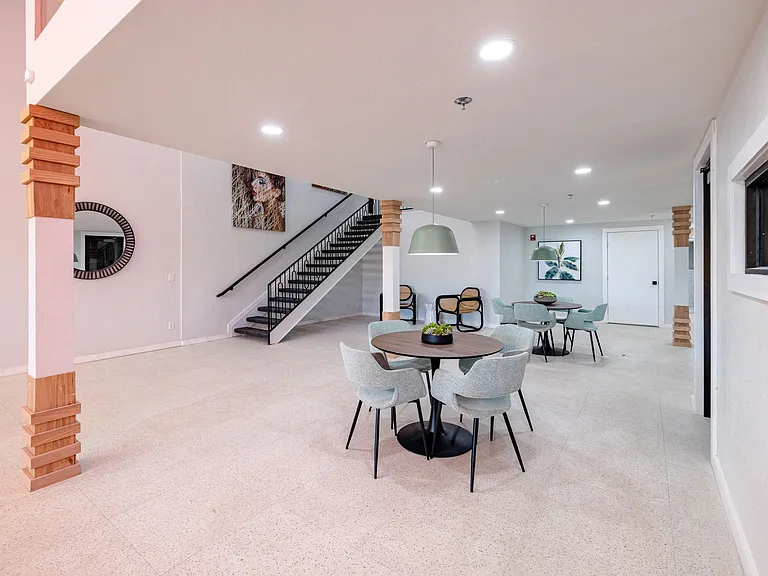 Alma Apartments — Photo 12