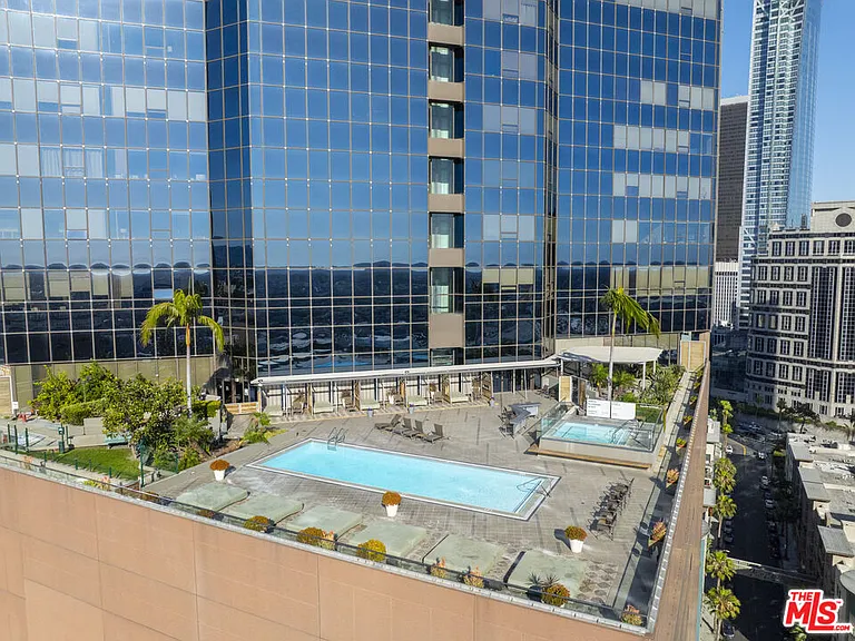 1100 Wilshire Blvd #2911 — Photo 32