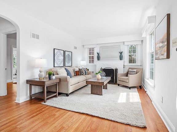 5th image of 8827 Lawn Ave