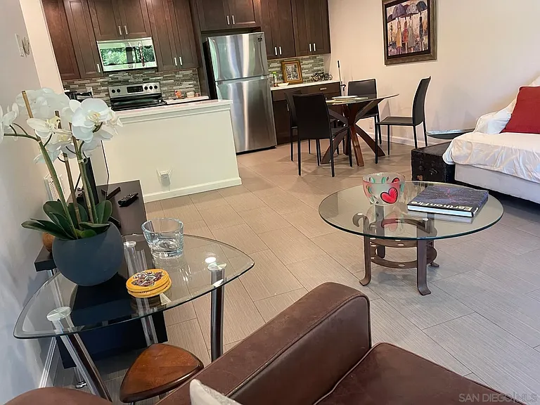 2510 Torrey Pines Rd #413 — Photo 4