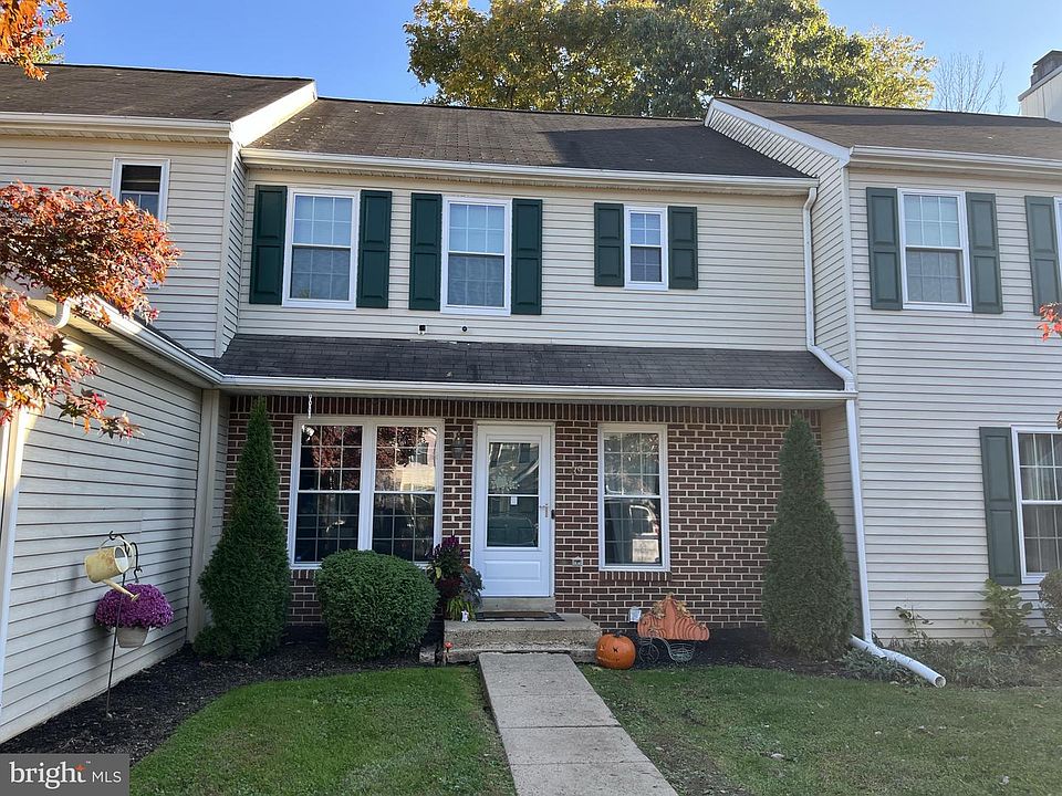 1st image of 39 Village Dr