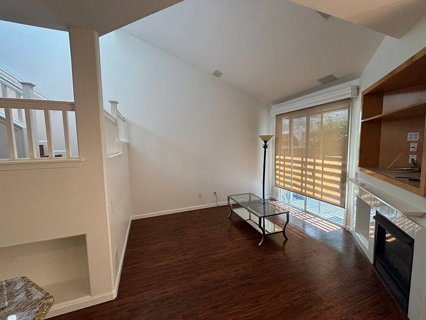 2 Bedroom Townhome for Rent in Valencia! — Photo 2
