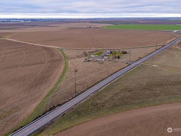 4th image of 2488 Rd Q NE
