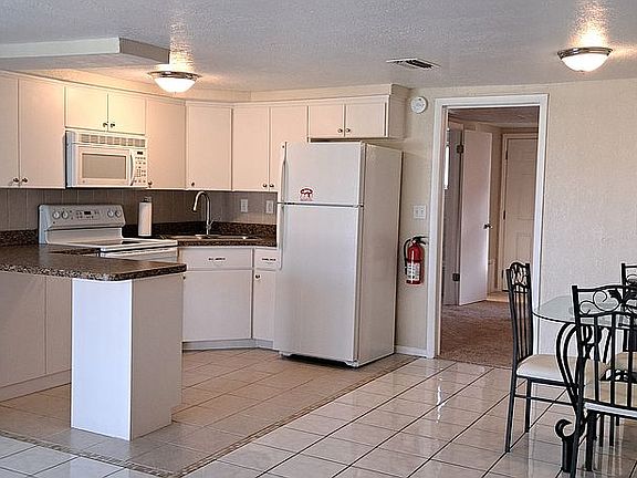 Kitchen / Dining rooms