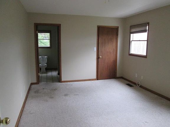 4th image of 400 S Odell St