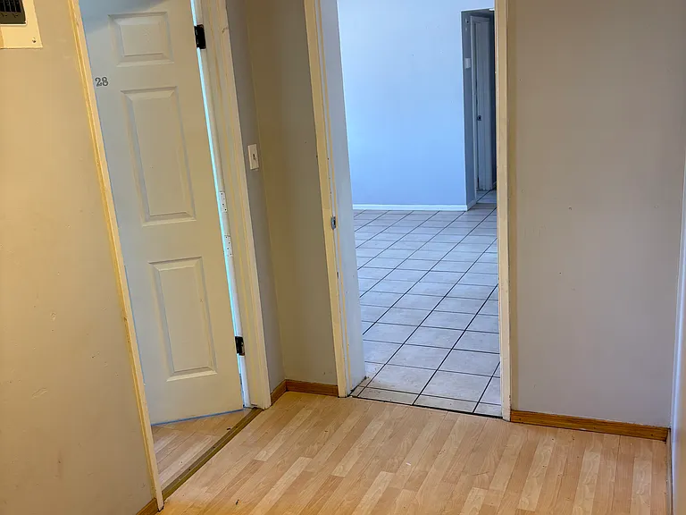1208 W Laird St — Photo 14