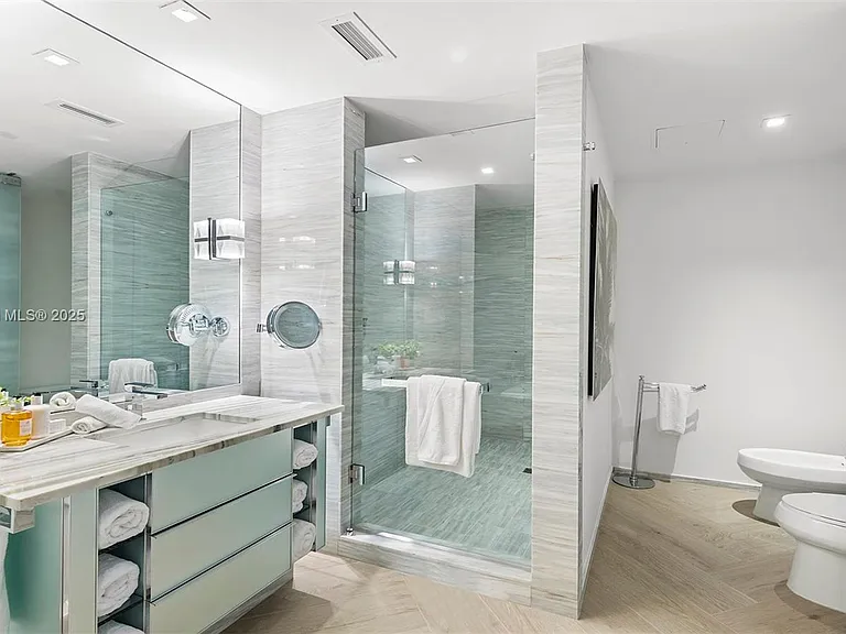 2201 Collins Ave #804 — Photo 28
