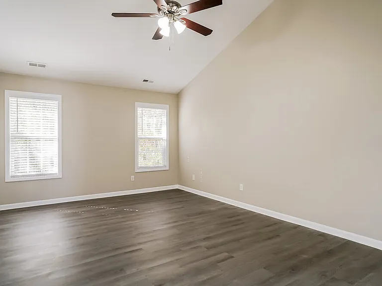 8039 Marsh Hollow Dr — Photo 10