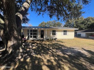 2221 Kingsberry Ave, Pascagoula, MS 39567