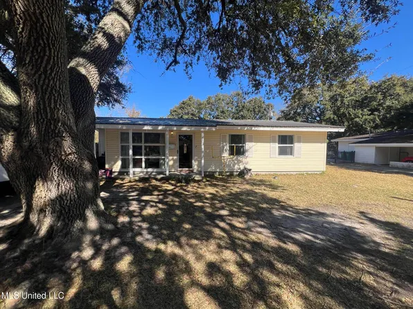 2221 Kingsberry Ave, Pascagoula, MS 39567