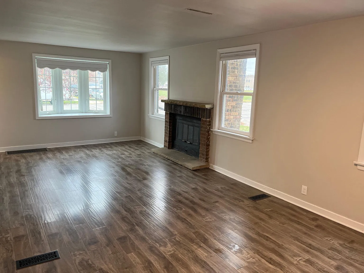 3 bed, 1413 sqft, $1,800 — Photo 2