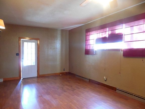 4th image of 606 E Margaret St