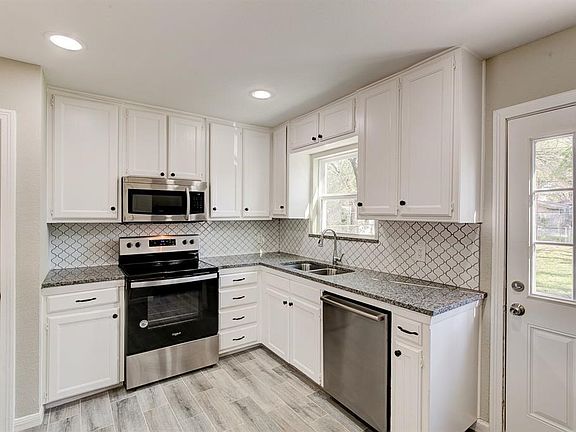 5th image of 2625 Mission St
