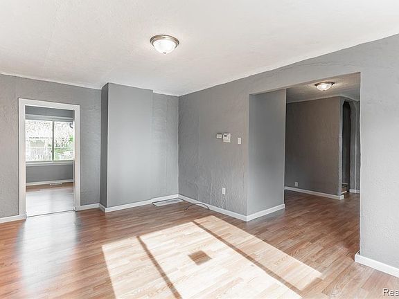 4th image of 21051 Woodside Ave