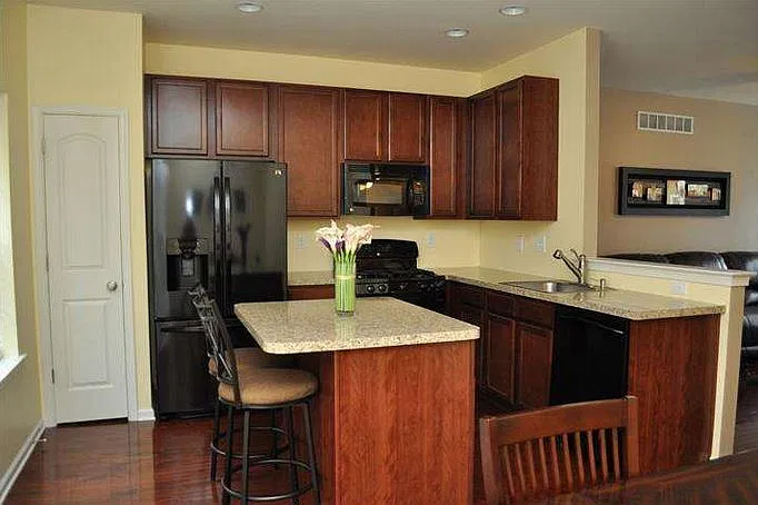 3 bed, 2.5 bath, 1556 sqft, $2,800 — Photo 3