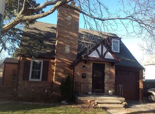 517 McHenry Ave, Woodstock, IL 60098