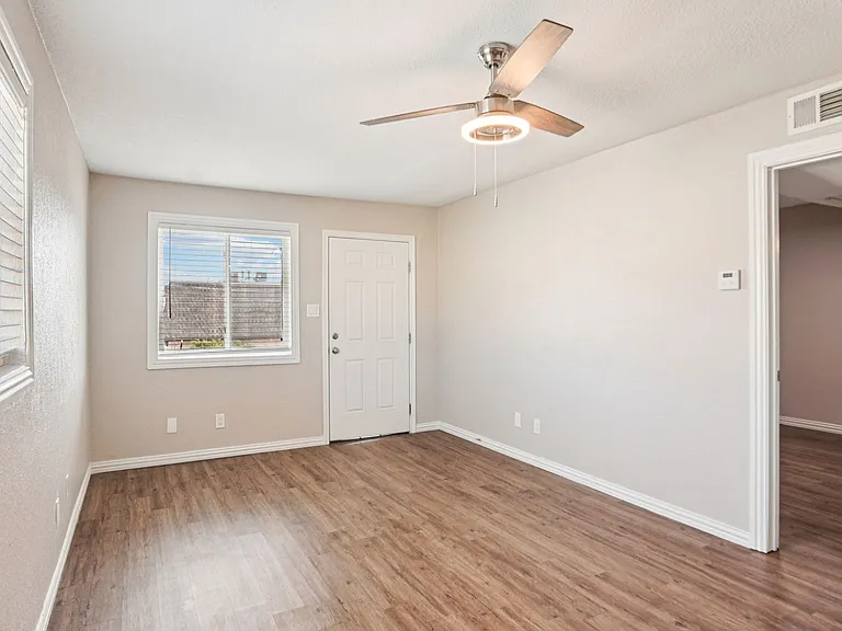 Loft on Louise — Photo 16