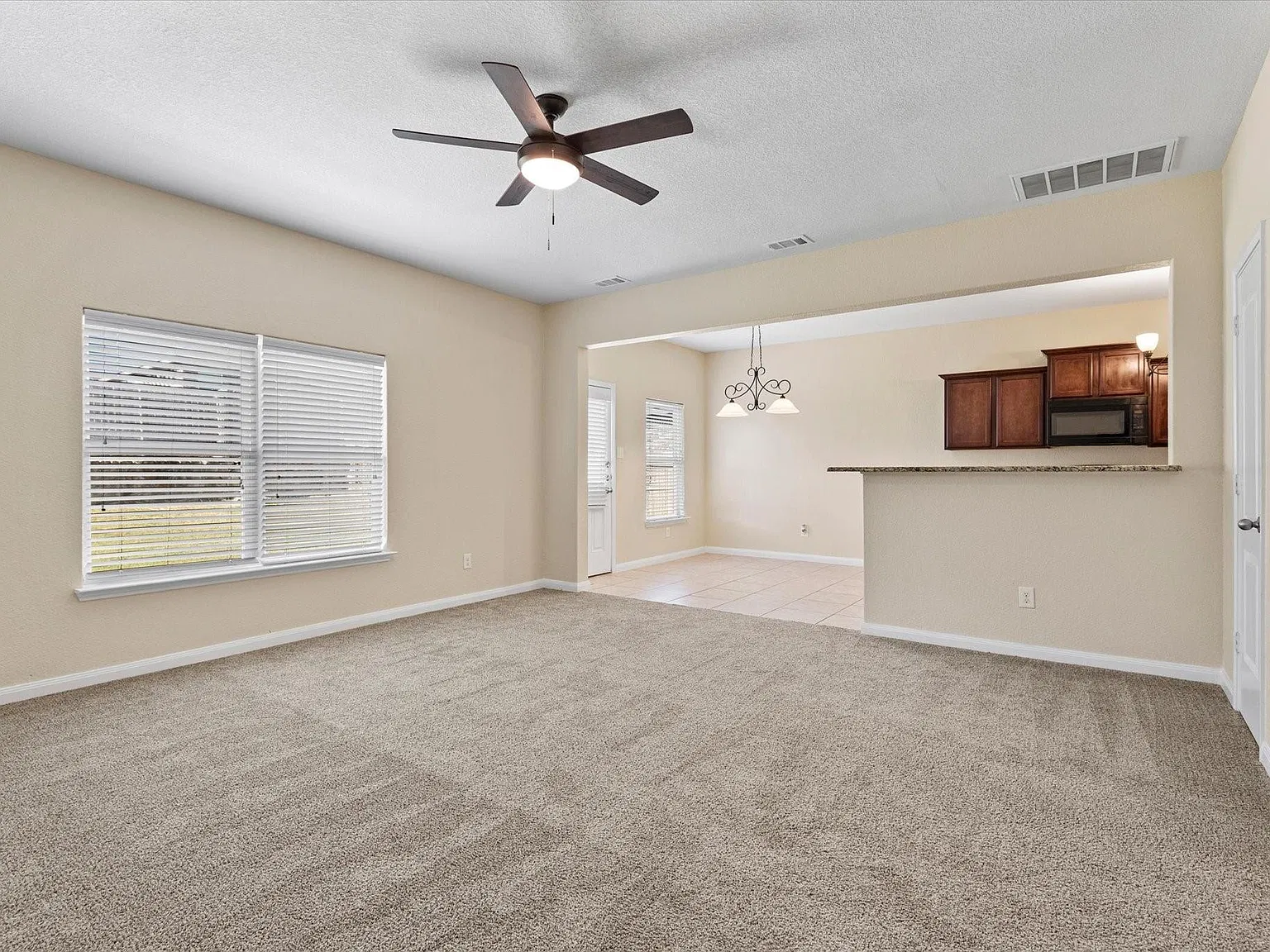 4 bed, 2.5 bath, 2160 sqft, $2,250 — Photo 3