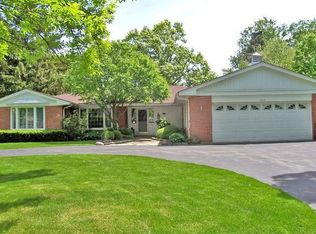 1315 Somerset Dr, Glenview, IL 60025