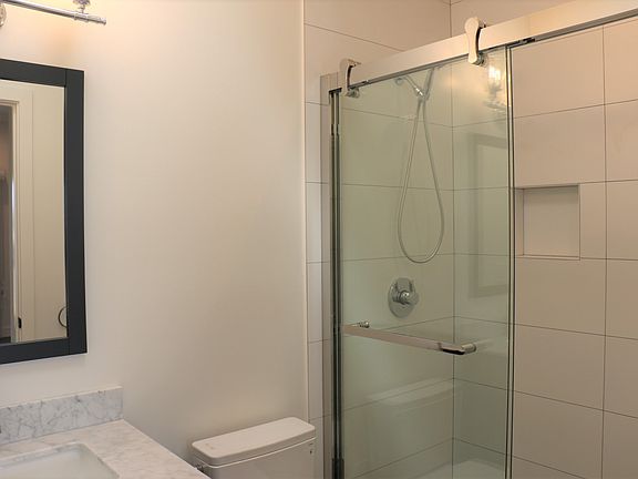 5th image of 938 Ingerson Ave #938