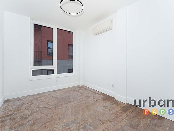4th image of 76 Linden Blvd #5R