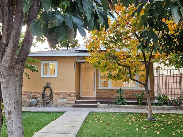 1012 S Baker St — Photo 1