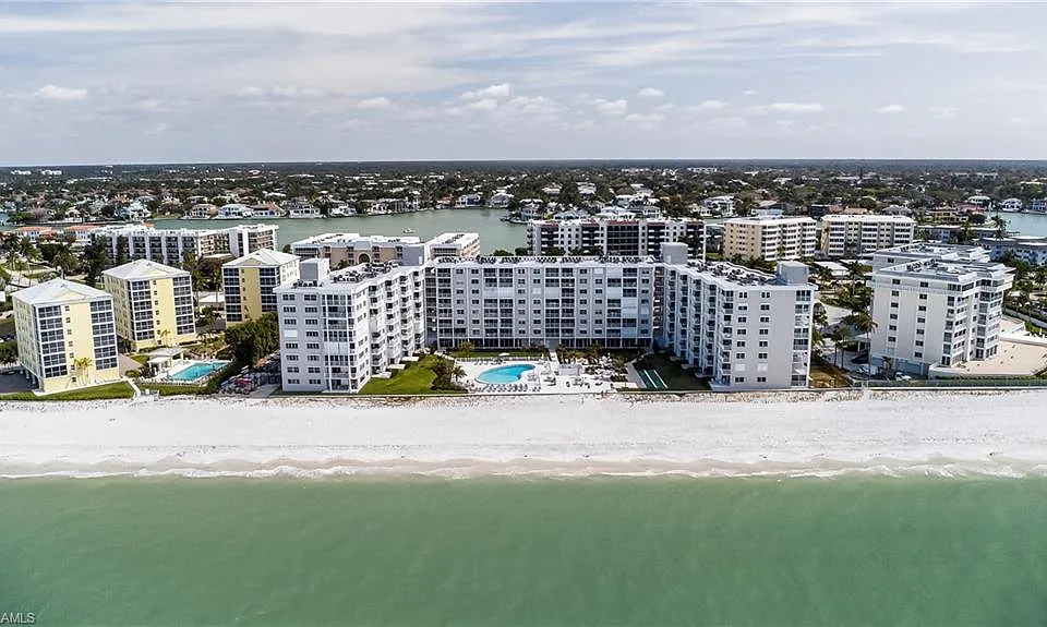 3443 Gulf Shore Blvd N #809