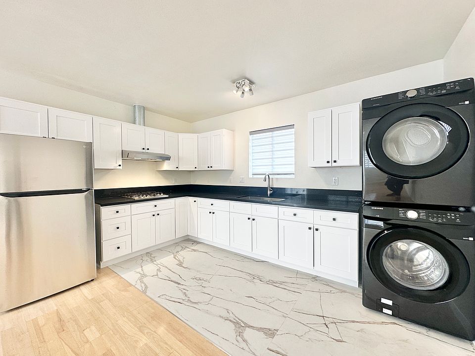 1st image of 7400 Radford Ave #2