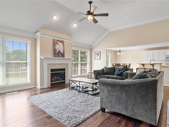 4th image of 11738 Silverthorne Dr