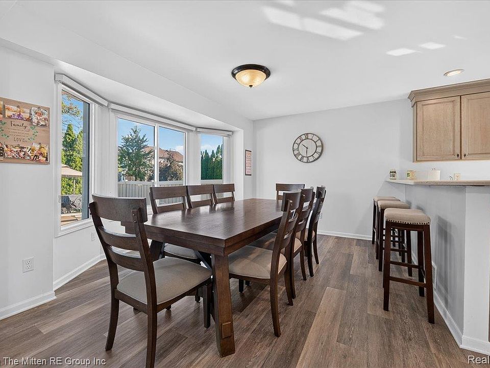 22290 Genesis Dr, photo 10