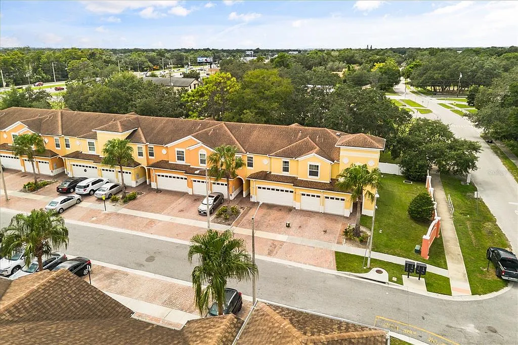5 bed, 3.5 bath, 1584 sqft, $2,900 — Photo 1