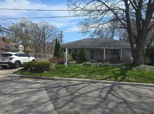 17 Armstrong St, Brampton, ON L6W 1W7