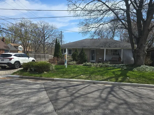 17 Armstrong St, Brampton, ON L6W 1W7
