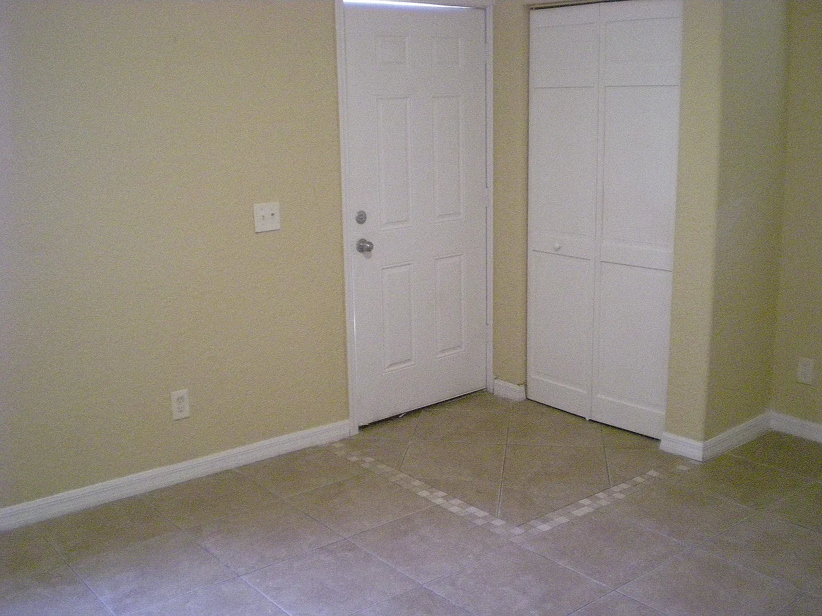 Building Photo - 4709 W Knights Ave #B