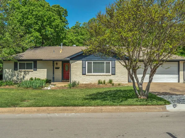 908 Oakwood Dr, Euless, TX 76040