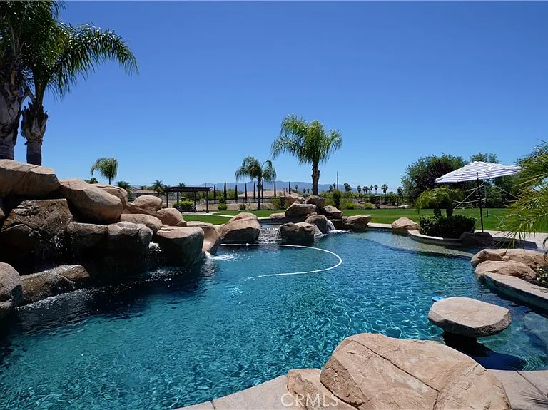 39520 Colleen Way — Photo 3