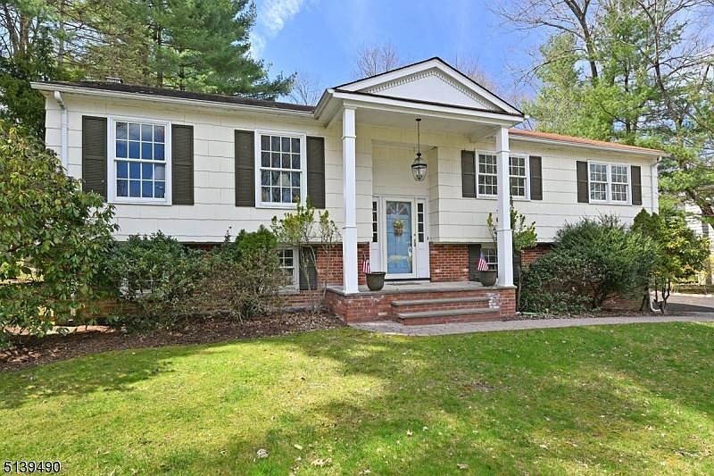 1st image of 7 Lillian Ct